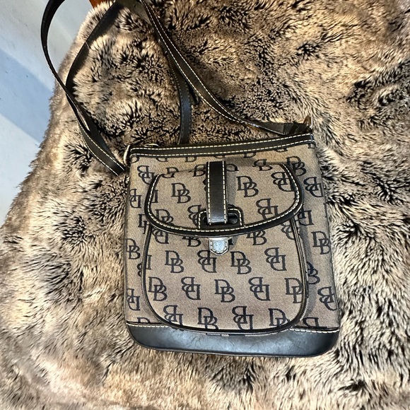 Dooney & Bourke Black Logo Letter Carrier Jacquard Signature Crossbody bag - Picture 8 of 8